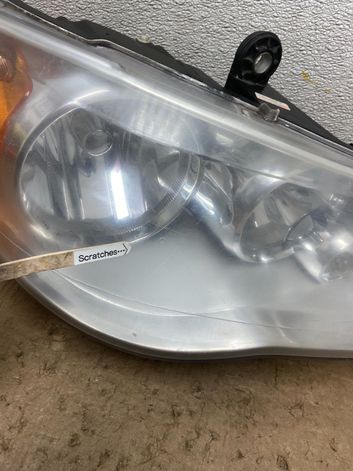 2011 to 2016 Chrysler Town and Country Right Passenger Headlight Y8208 DW3