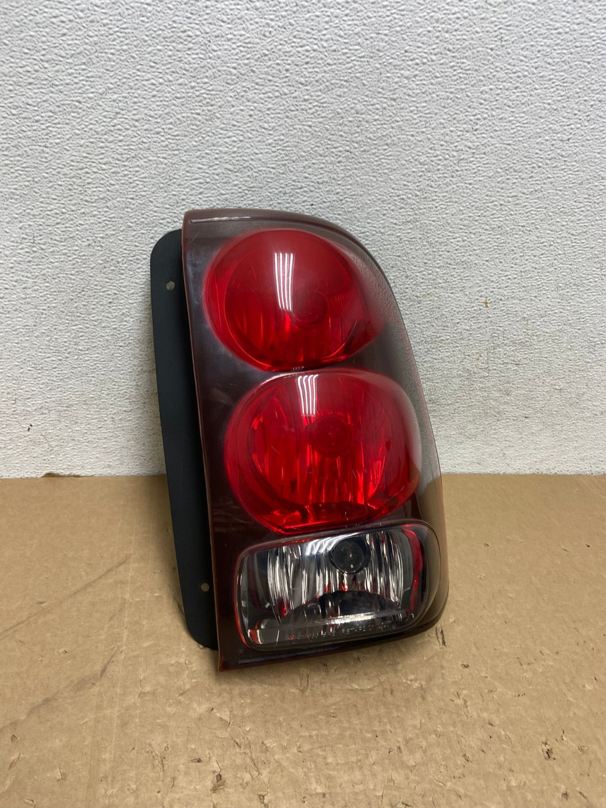 2002 to 2009 Chevrolet Trailblazer Right Passenger Rh Tail Light AG1100 LK2