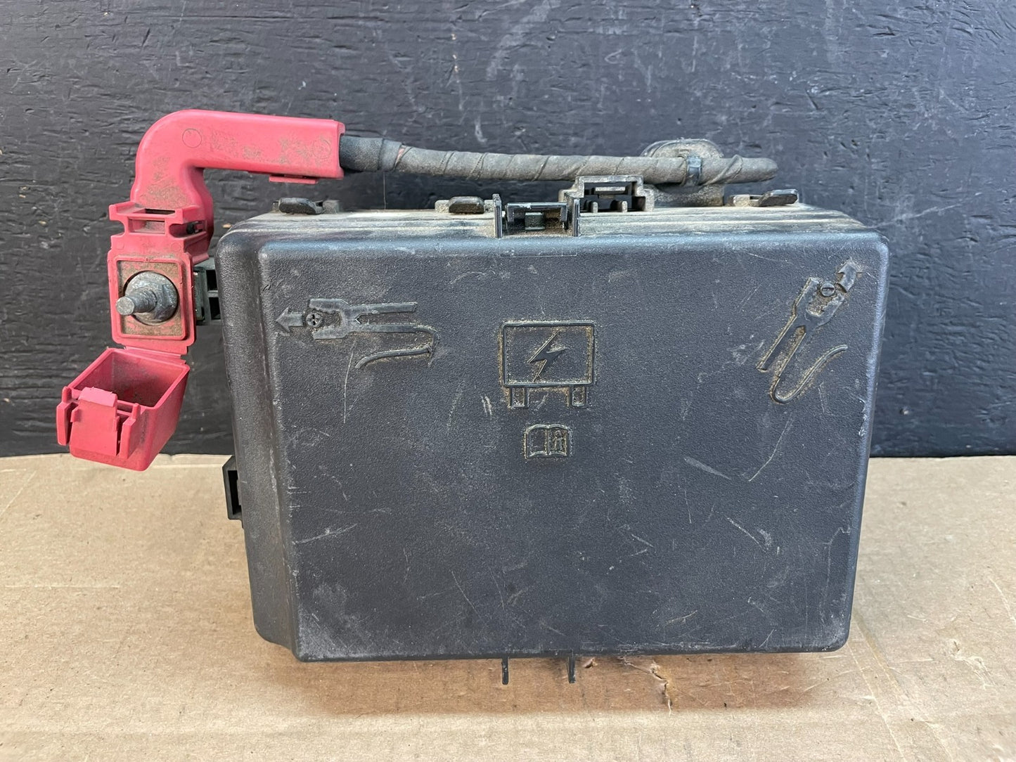 2011 to 2020 Dodge Charger 5.7L Engine Fuse Box AC49440