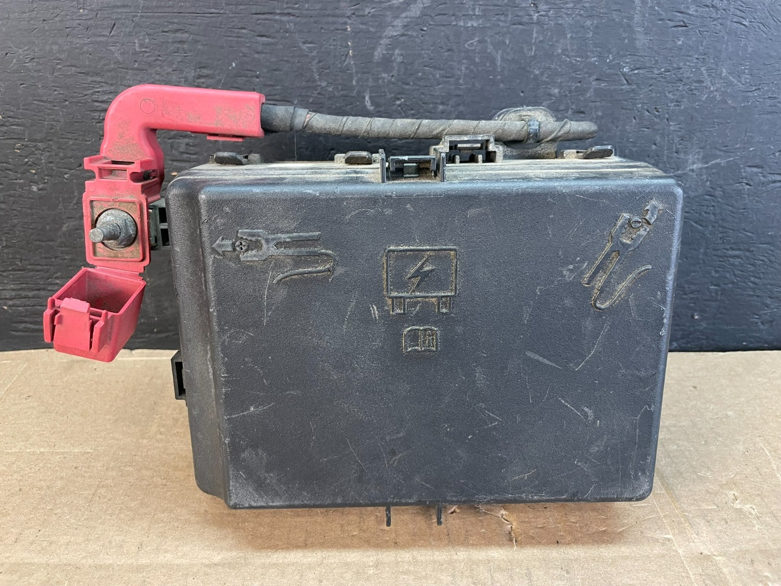 2011 to 2020 Dodge Charger 5.7L Engine Fuse Box AC49440