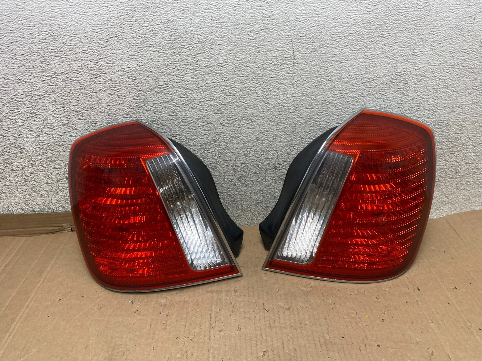 2004 2005 Hyundai XG350 XG Left+Right Tail Lights Oem U7207 DW0