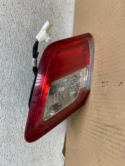 2010 - 2011 Toyota Camry Right Passenger RH Side Inner Tail Light AH3018 DW0