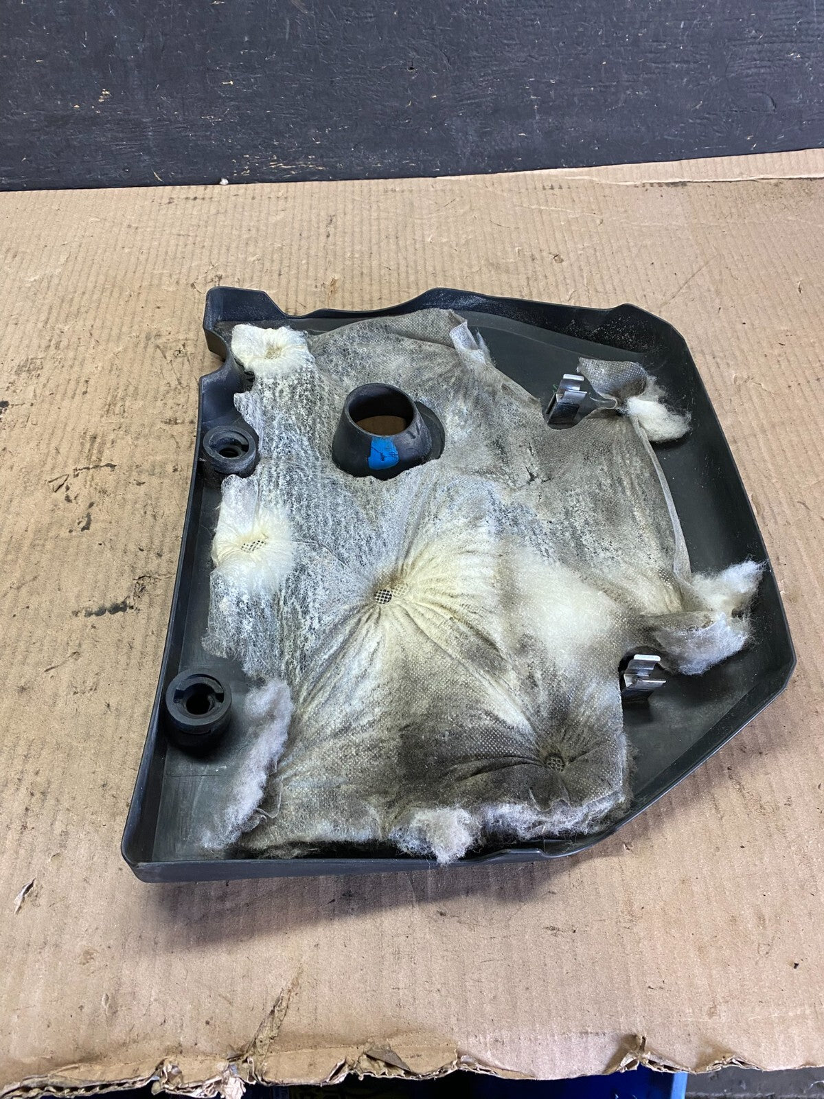 2004 to 2009 Mazda 3 DOHC 16 VALVE Engine Shield Top Cover L9433 PS6