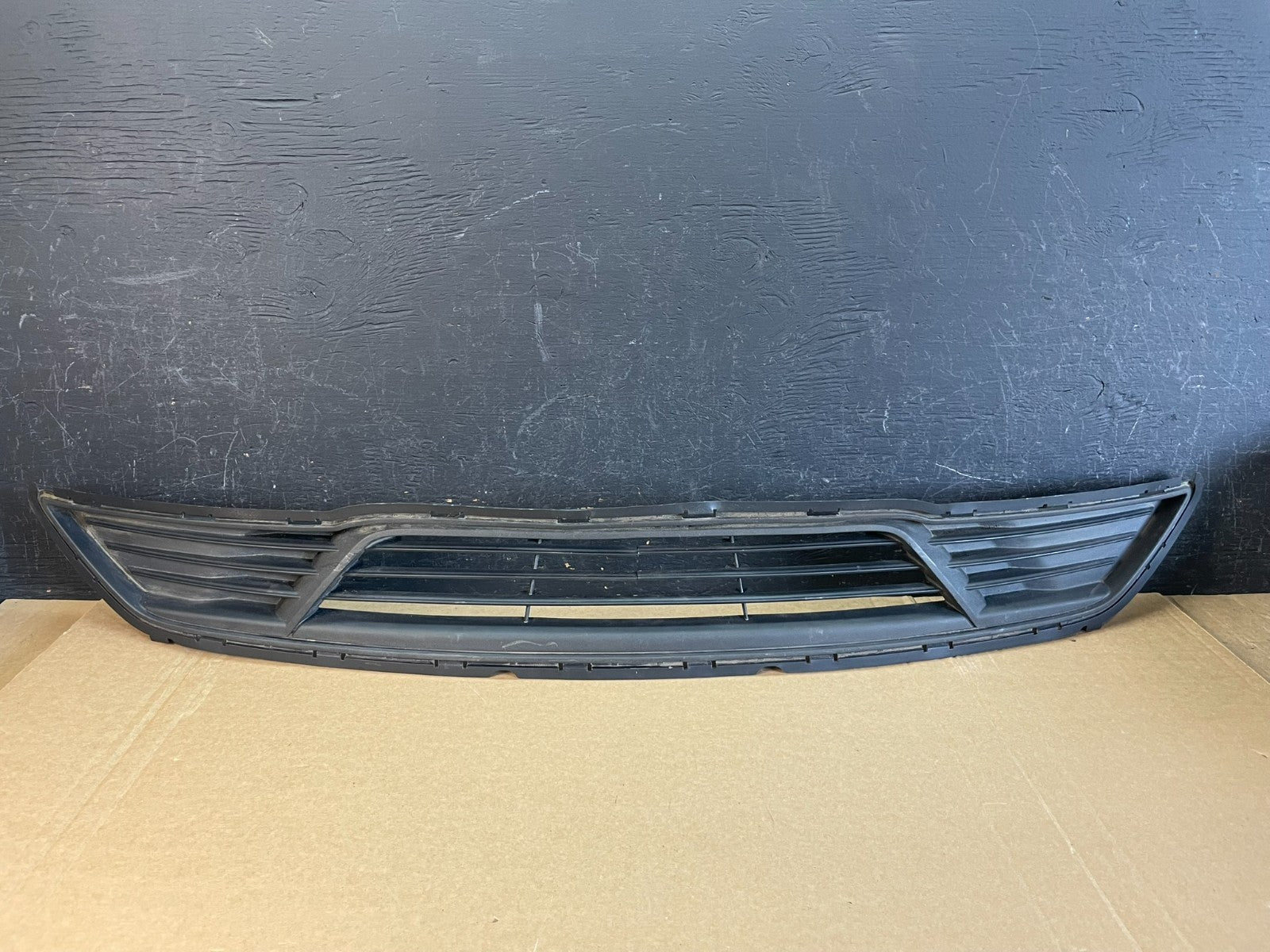 2013 to 2019 Ford Taurus Front Bumper Lower Grill Grille AC9935 DW0