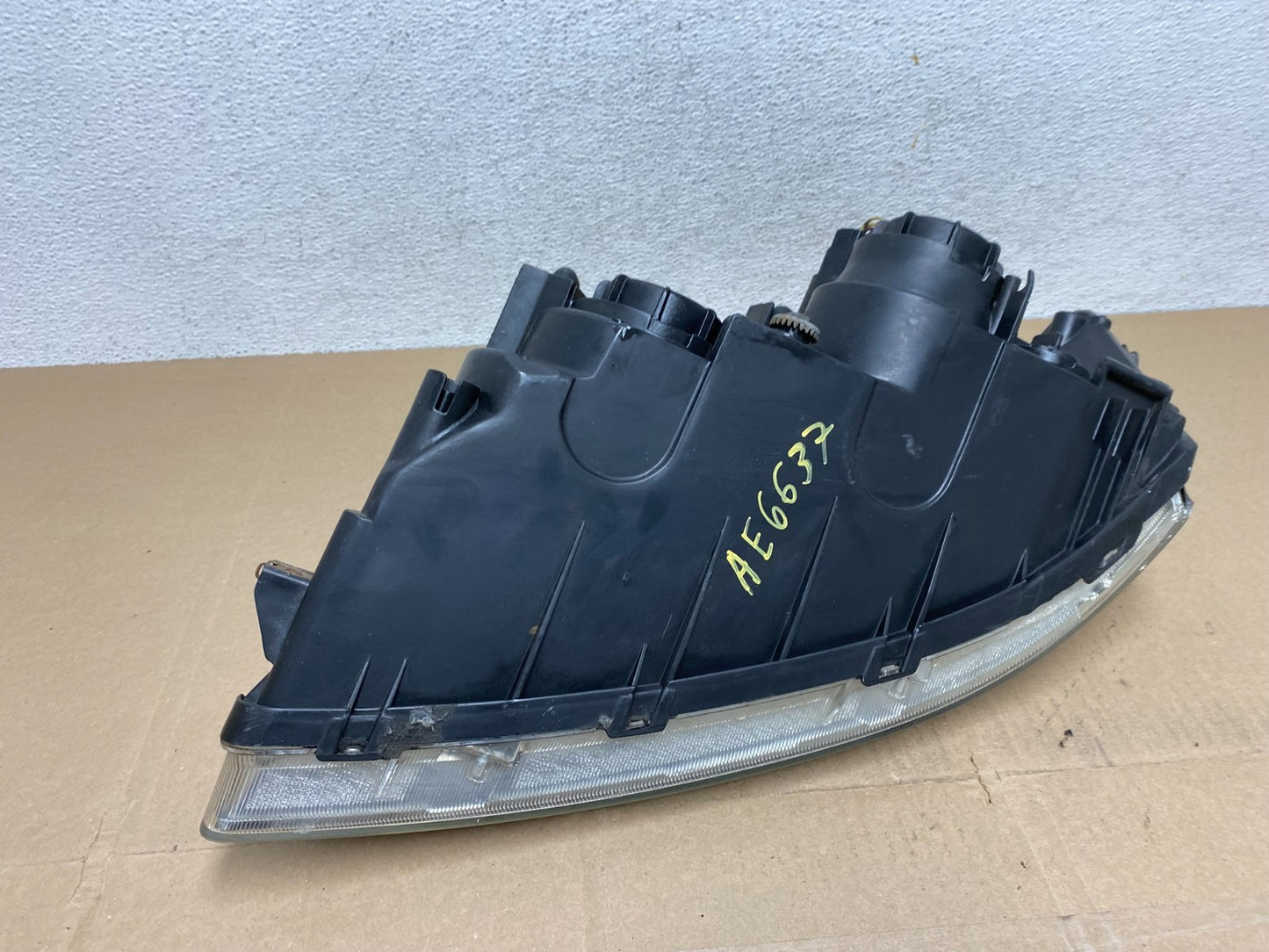 2006-2008 Hyundai Sonata Right Passenger Rh Side Headlight Halogen AE6637 DW7