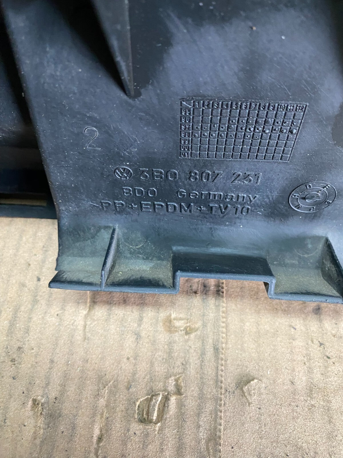 1996 to 2000 Volkswagen Passat Front Grill Grille N5563 PS13