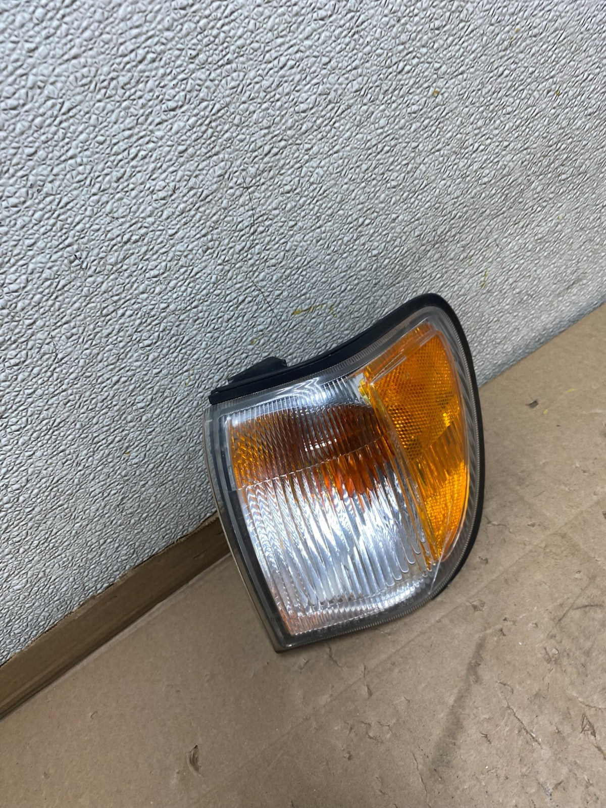 1999-2004 Nissan Pathfinder Front Left Driver Turn Signal Oem U6805 DW2