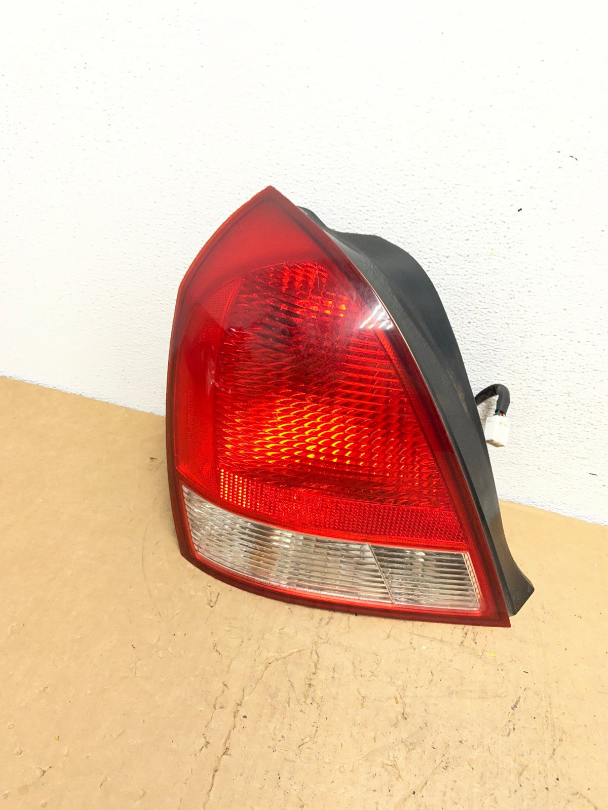 2001-2003 Sedan Hyundai Elantra Left Driver Lh Side Tail Light AD0577 LK0