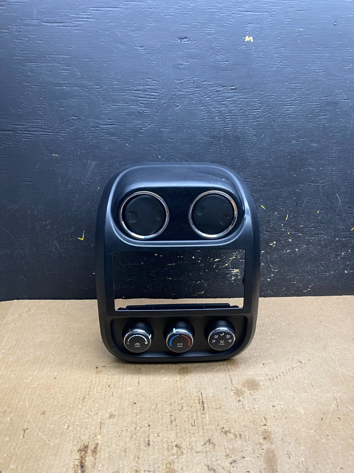 2011 to 2017 Jeep Compass Dash Climate Temperature Control Radio Bezel Z4569 DG0