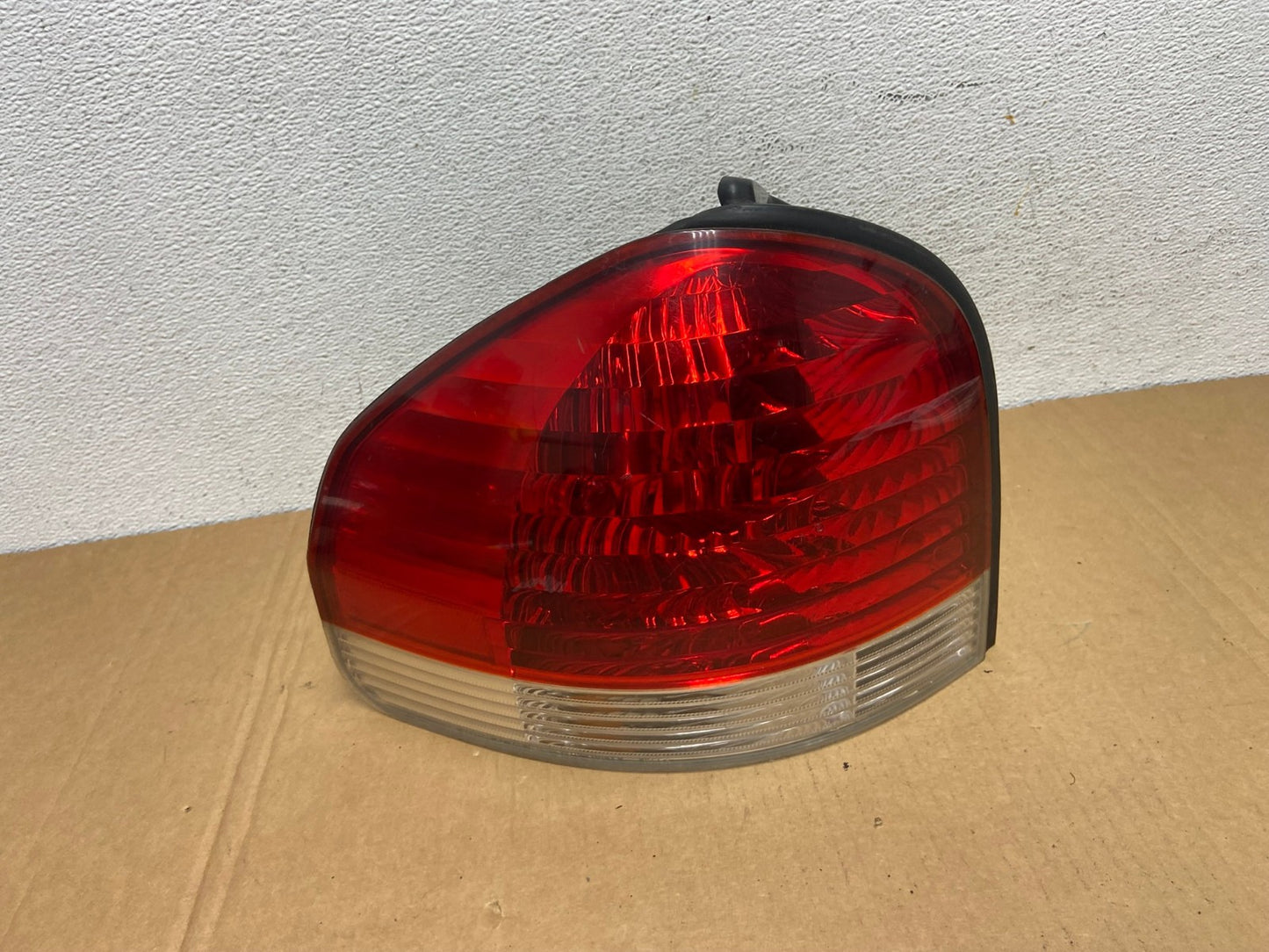 2005 to 2006 Hyundai Santa Fe Left Driver Side Tail Light AD2586 LK0