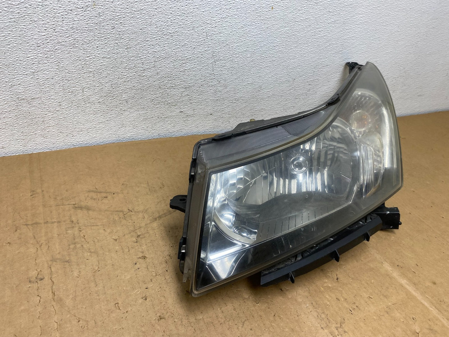 2011 to 2015 Chevrolet Cruze Halogen Left Driver LH Side Headlight AC8643 DW2