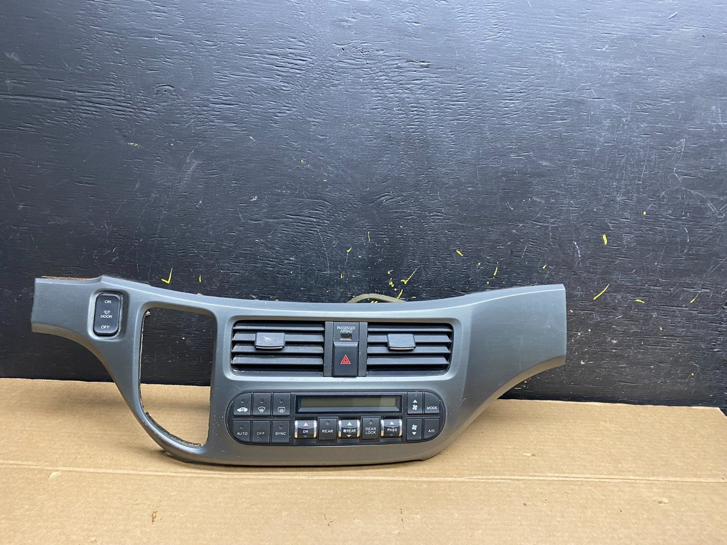2005 to 2010 Honda Odyssey  Radio Climate Control Dash Trim Bezel W6453 DG0