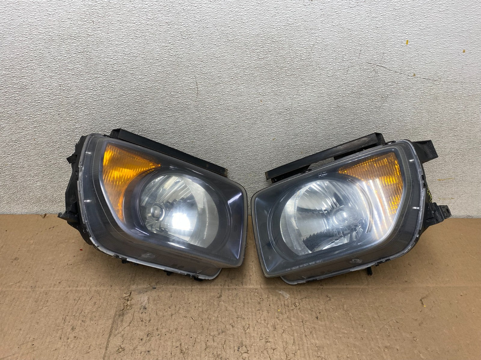 2003 to 2006 Honda Element Left+Right Side Black Headlights W2791 DW0