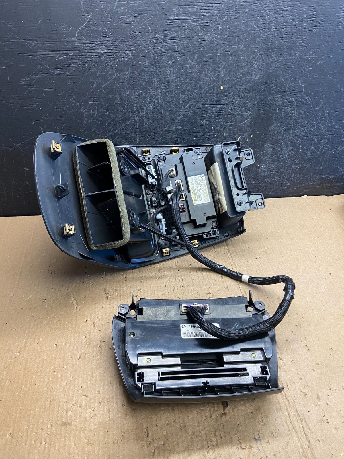 2011-2019 Dodge Journey Radio Display Screen Bezel Climate Trim Vents ae4285 DG2