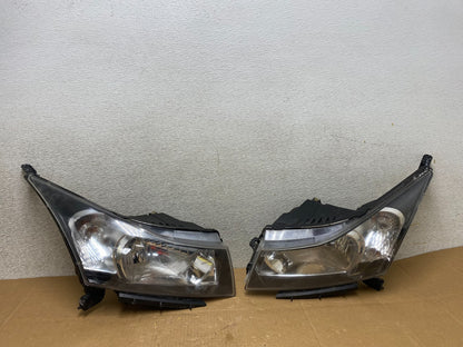 2011 to 2015 Chevrolet Cruze Halogen Left+Right Set Headlights V4877 DW0