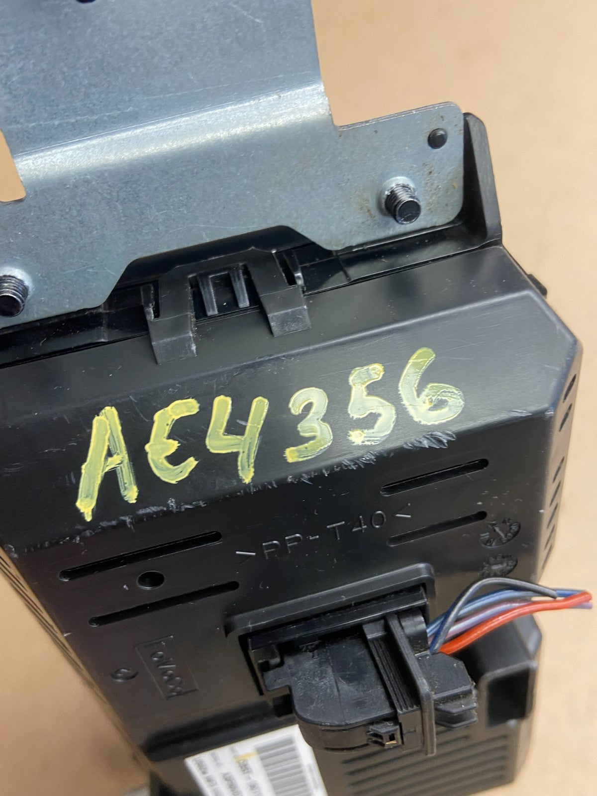 2013 to 2014 Ford Explorer Screen Communication Module DB5T-14B428-AC AE4356 DG5