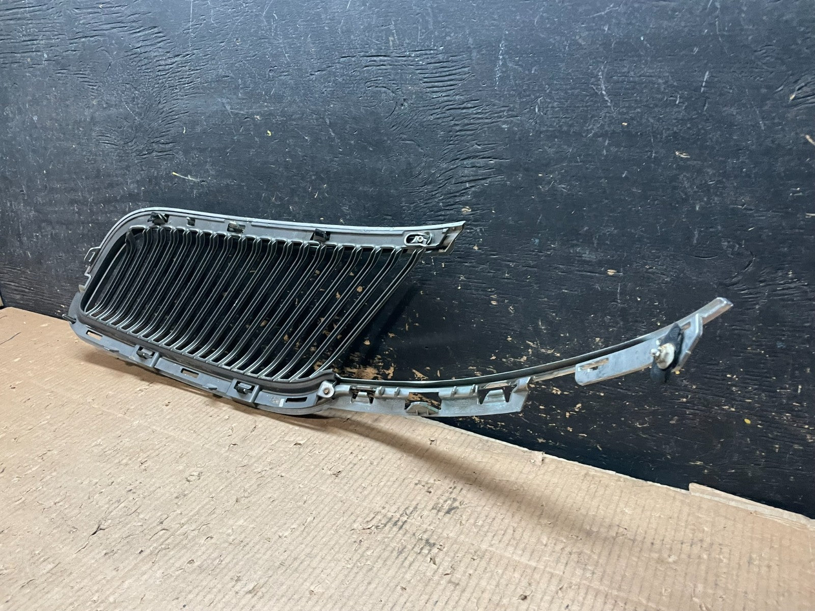 2013 to 2016 Lincoln MKT Right Passenger Side Grille Grill OEM Y6451 DG7