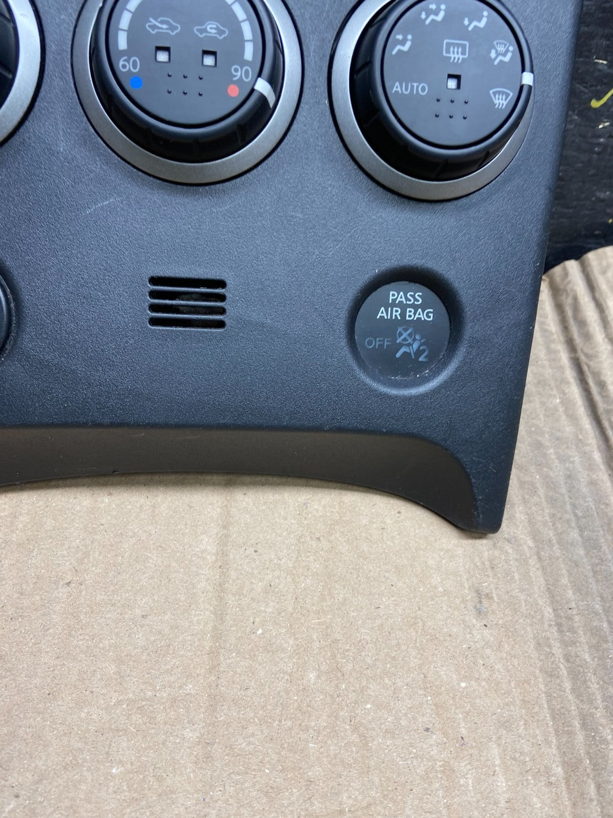 2011 to 2015 Nissan Rogue Heater Temperature AC Climate Control OEM X1728 DG1