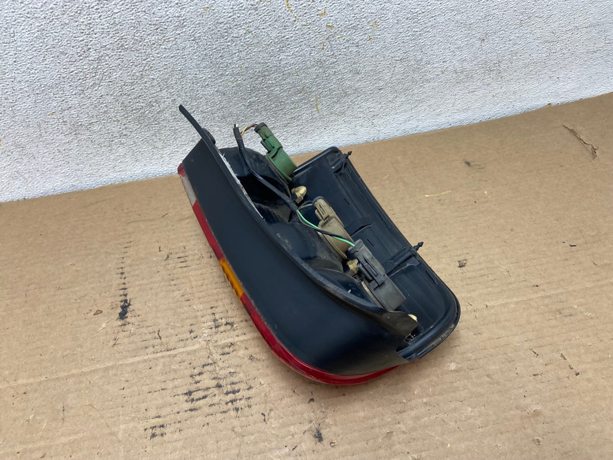 2001 to 2007 Ford Escape Right Passenger RH Side Tail Light AH4165 LK4