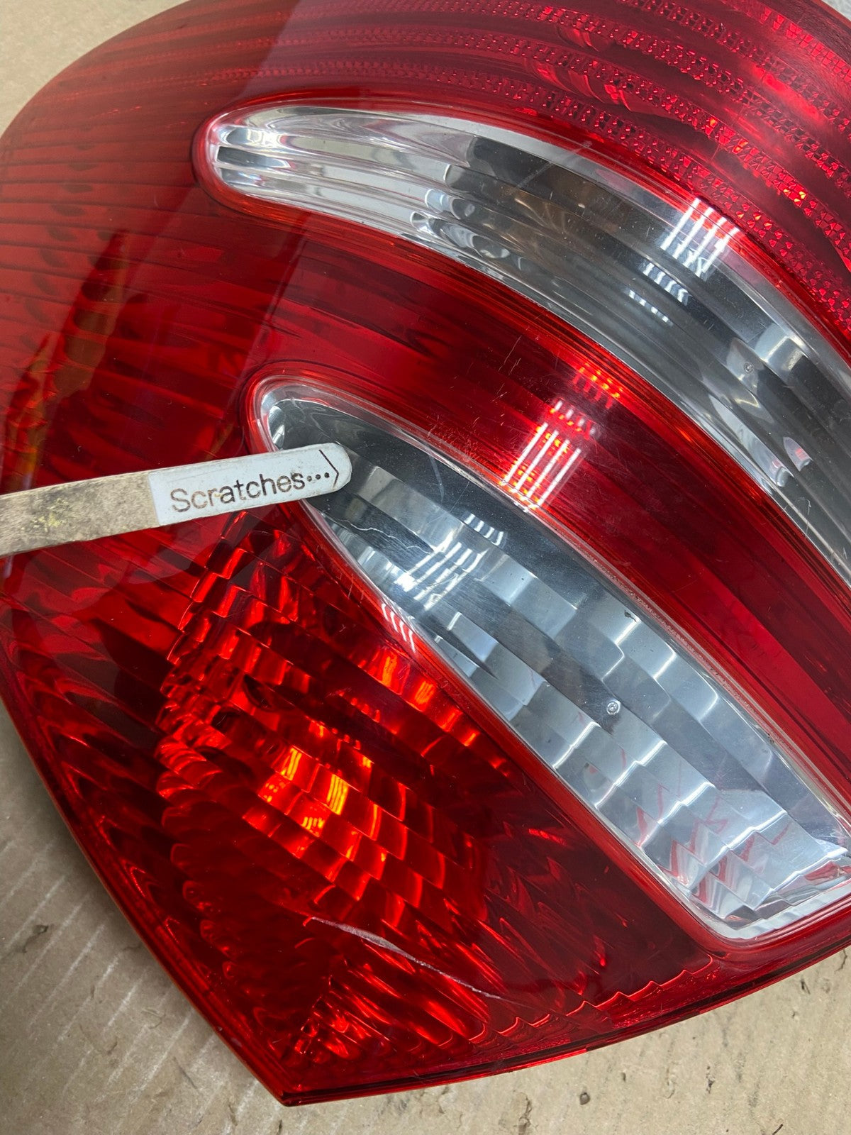 No Led 2003-2006 Mercedes E Class Sedan Right Passenger Tail Light AE9790 LK3