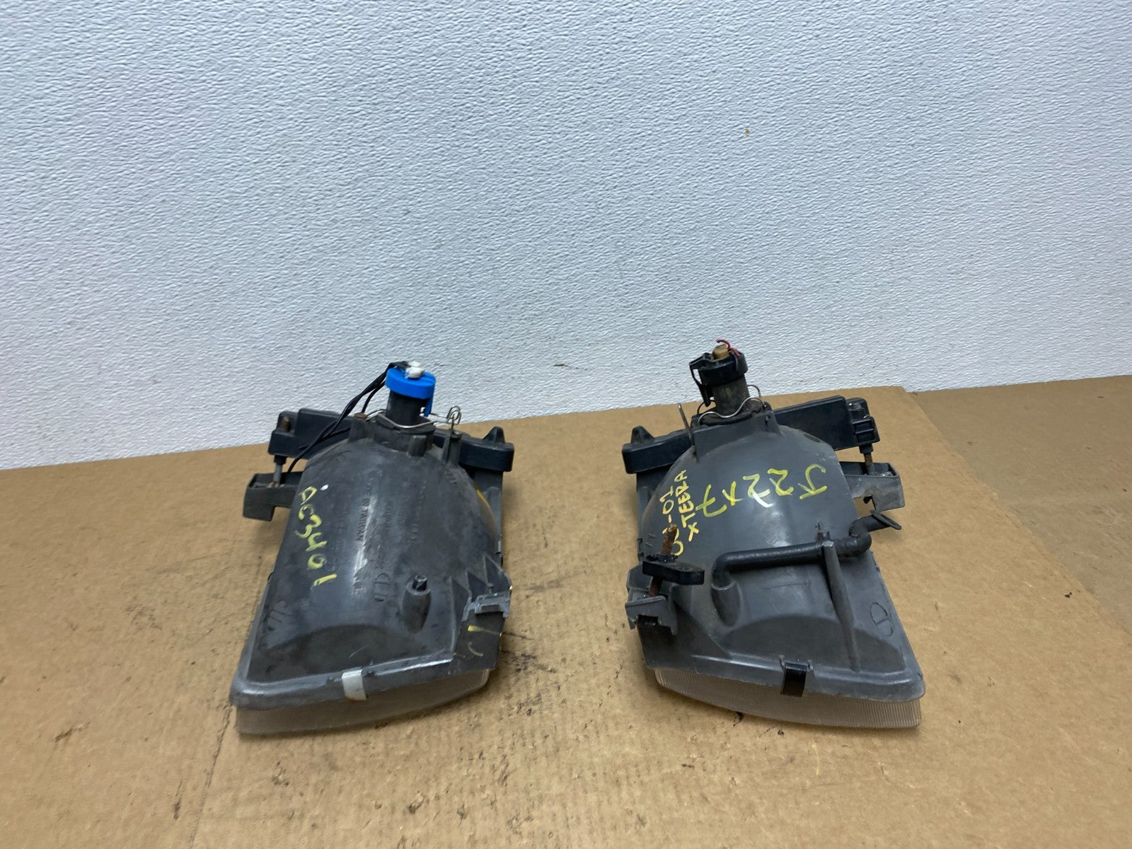 1998 1999 Nissan Frontier Left+Right Side Headlights Halogen Lamp AC3401 DW7