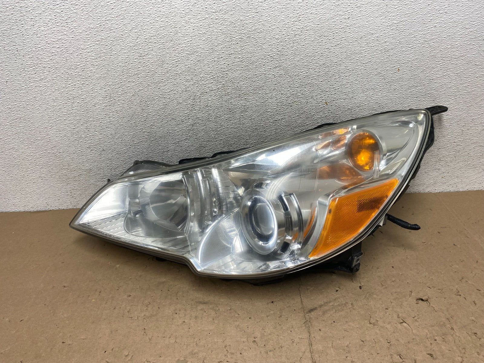 2010 2011 2012 Subaru Legacy Outback Left Driver Halogen Headlight AG5652 DW0