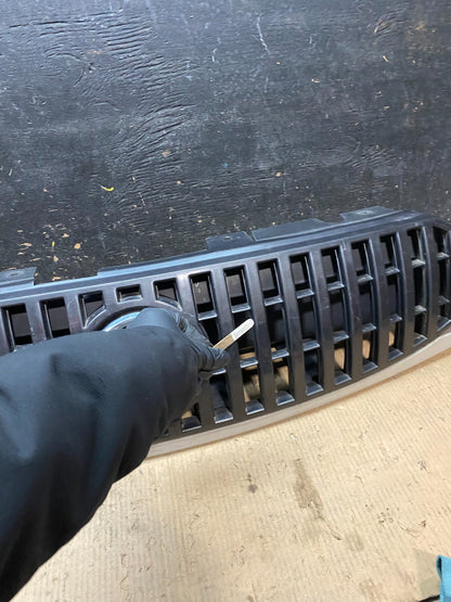 2002-2005 Buick Rendezvous Front Upper Grill Grille With Emblem X3397 DG4