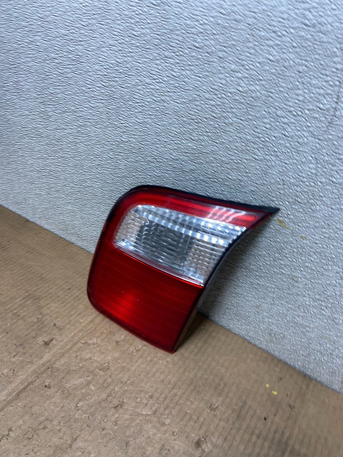 2001 2002 Subaru Forester Right Passenger RH Inner Lid Tail Light Oem AA66341