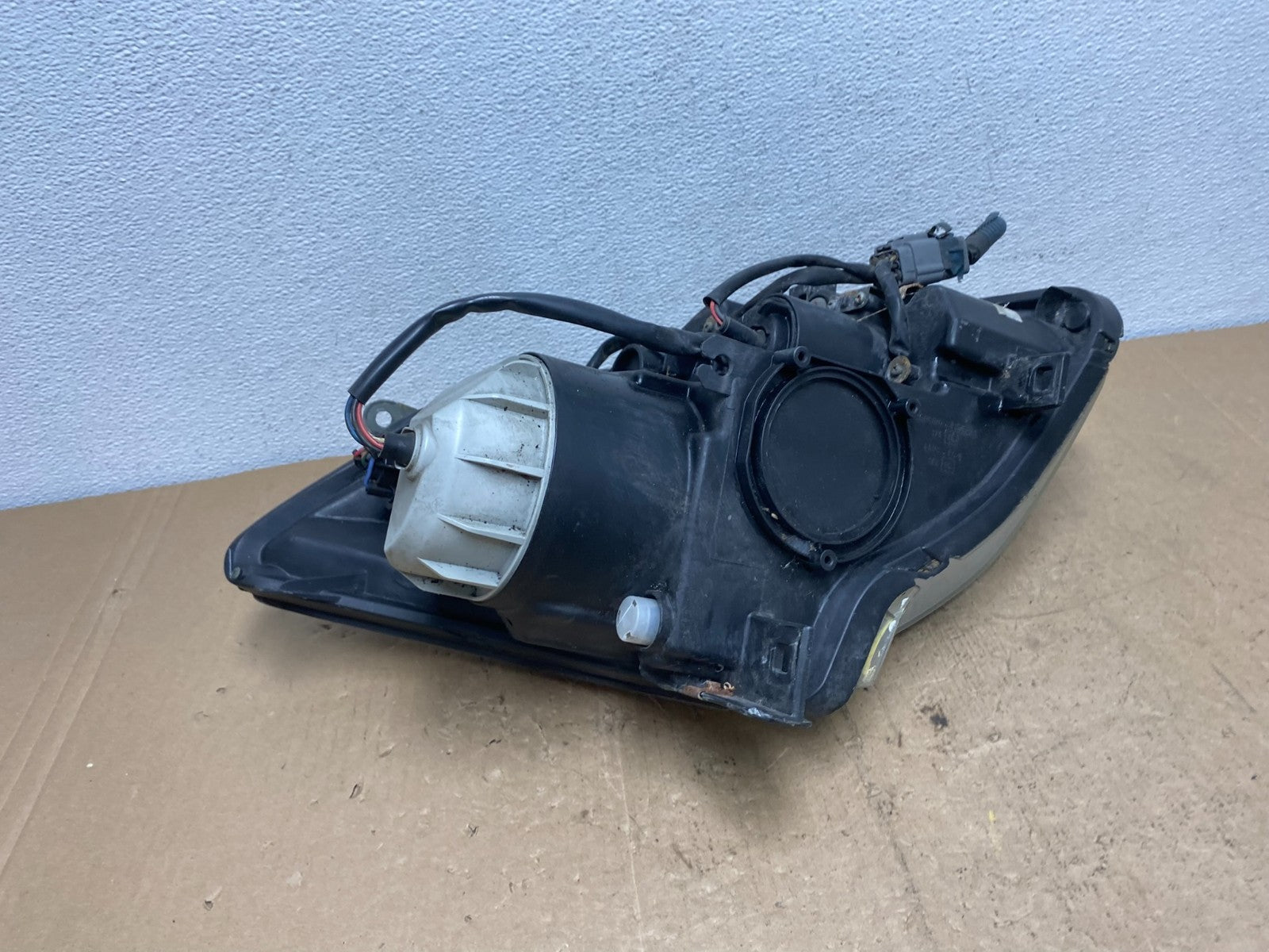 2004 to 2006 Nissan Maxima Left Driver Side Headlight Halogen AC6059 DW7