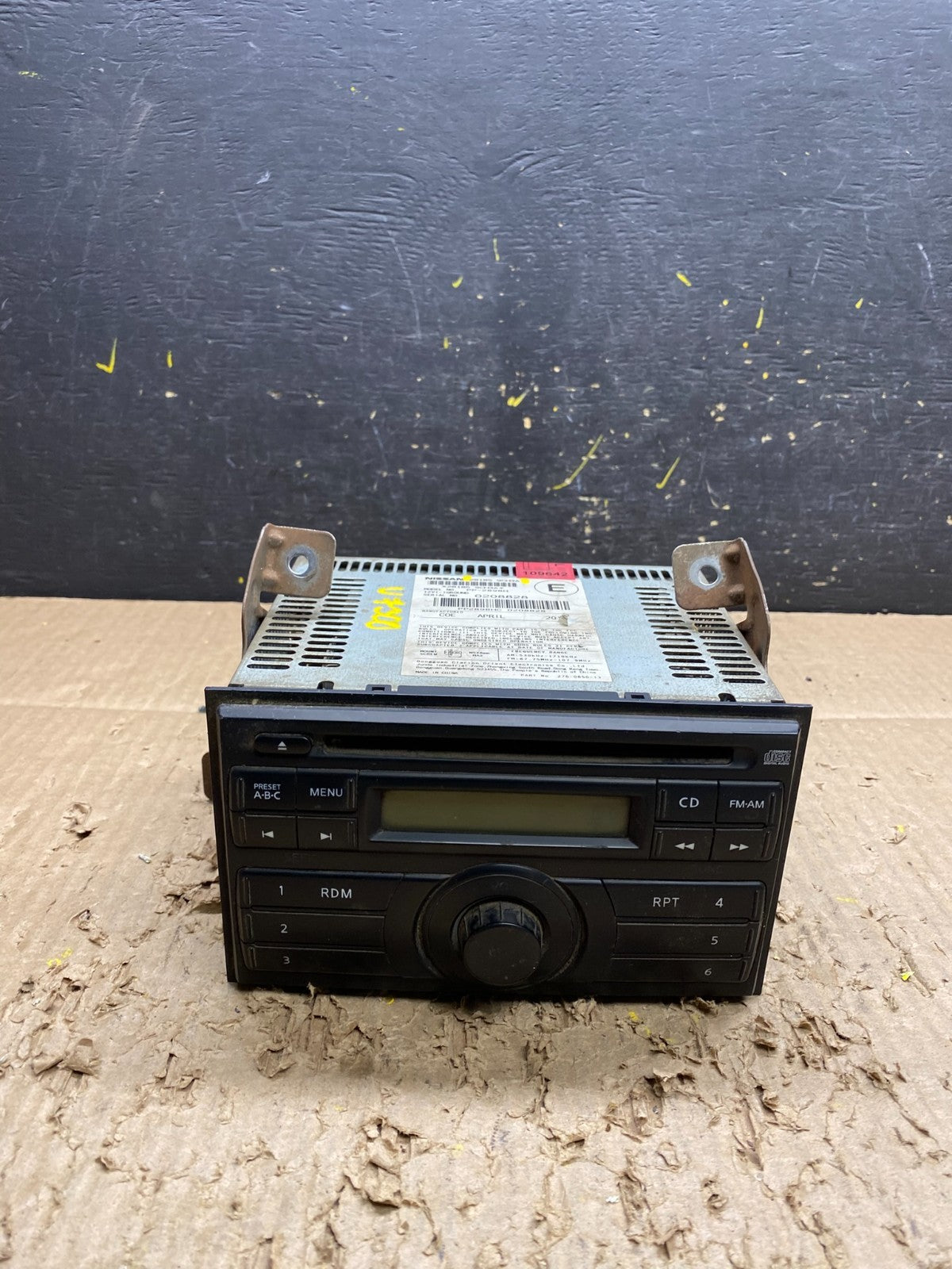 2008 2012 Nissan Pathfinder Armada AM FM CD Radio Receiver OEM V7300 DG0