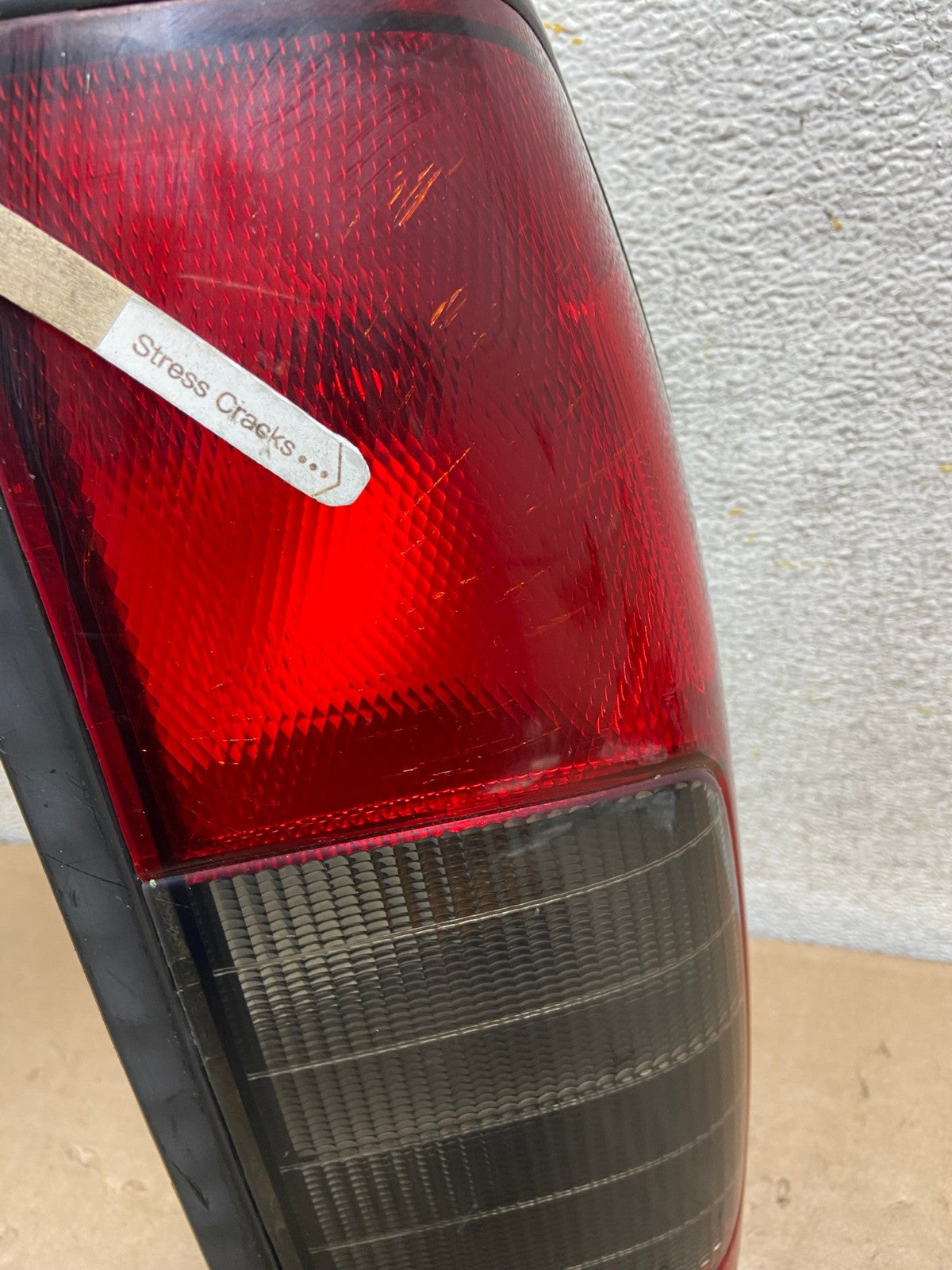 1998 1999 2000 Nissan Frontier Right Passenger RH Side Tail light AI1010 LK4