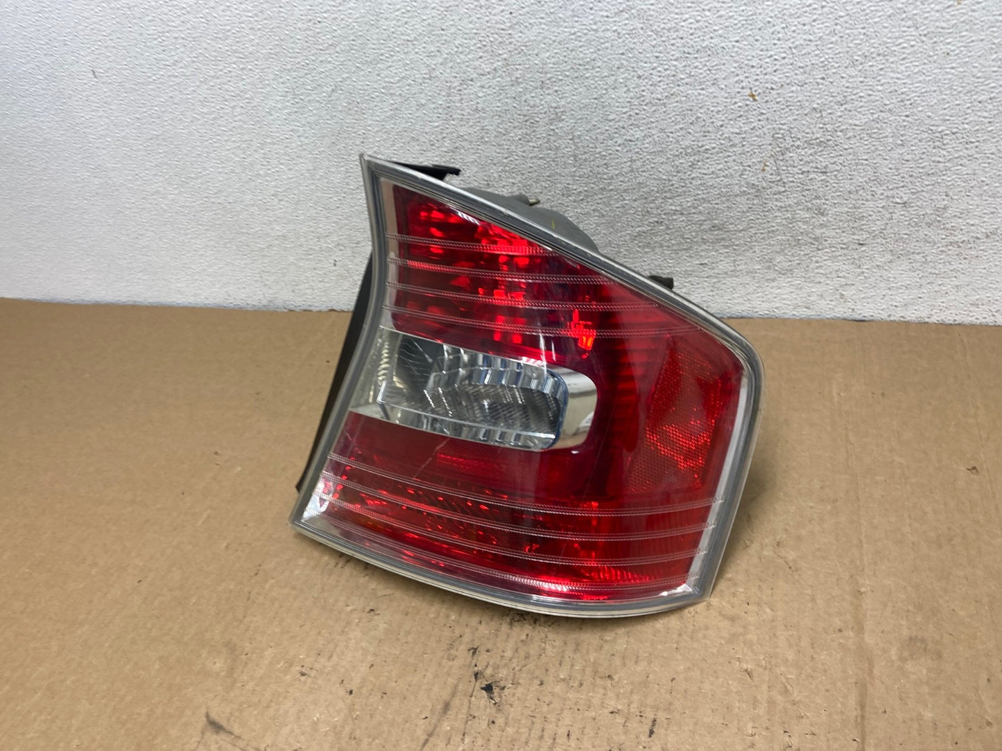 2005 to 2007 Subaru Legacy Outback Right Passenger RH Tail Light AG2106 LK1