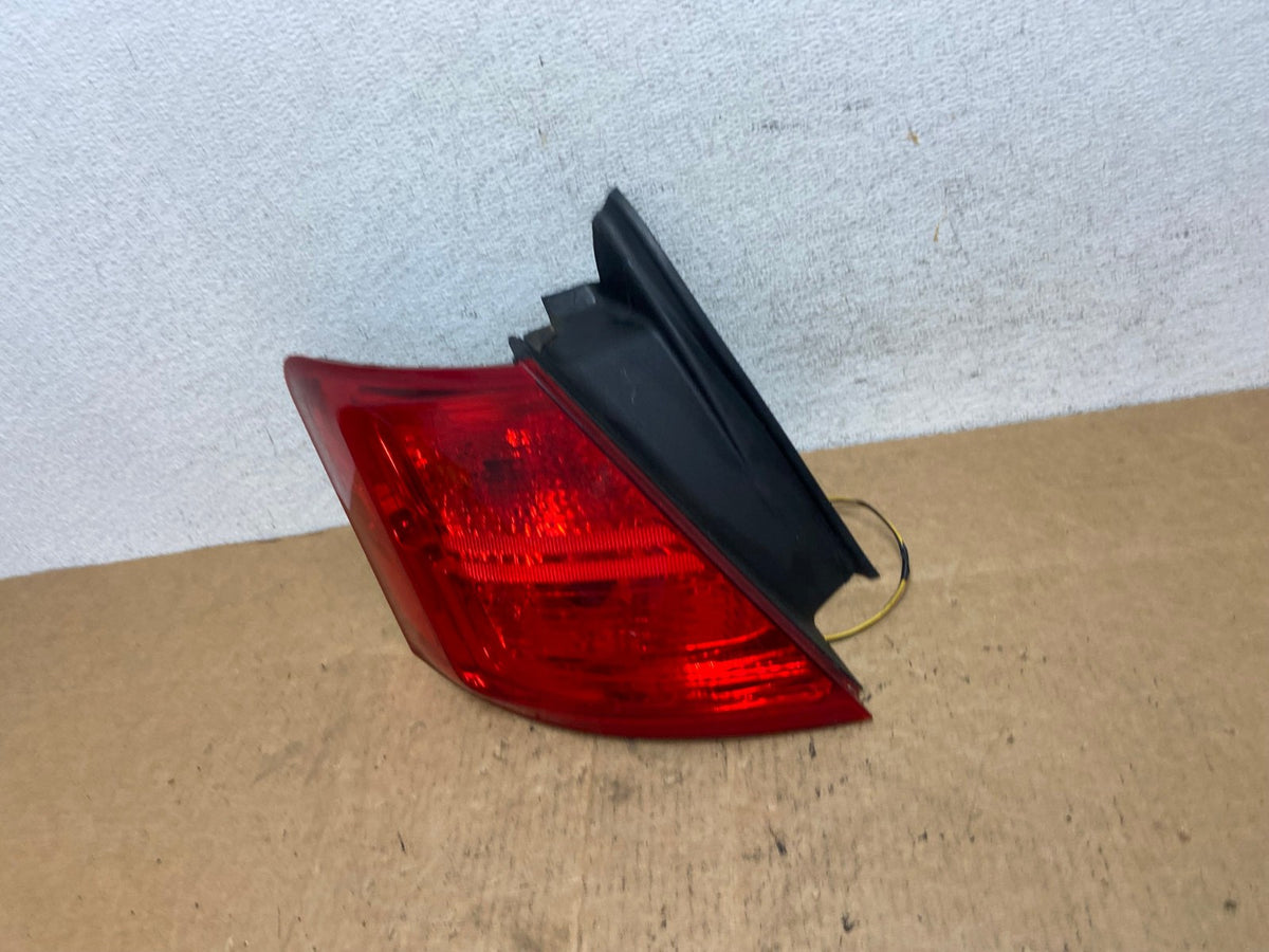 2014 to 2018 Ford Taurus Interceptor Left Driver LH Tail Light AD4759 LK1