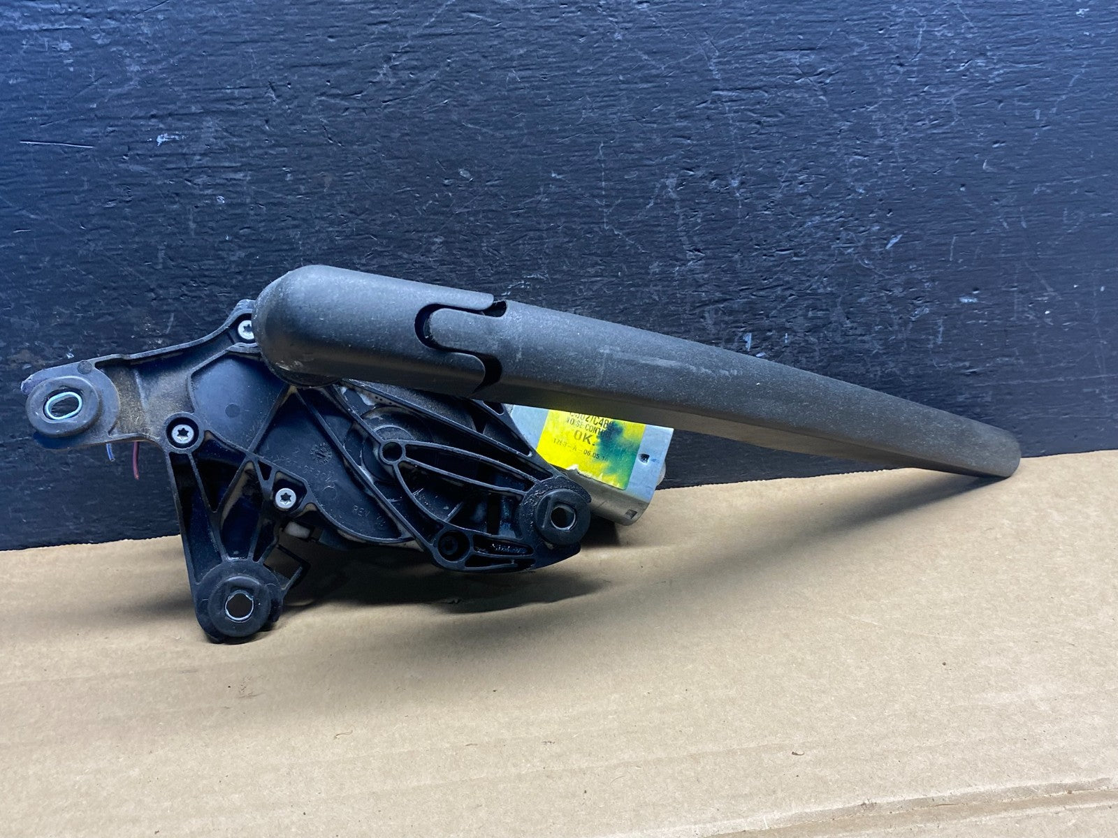 2011 to 2019 Ford Explorer Rear Windshield Wiper Motor ad3526 DG0