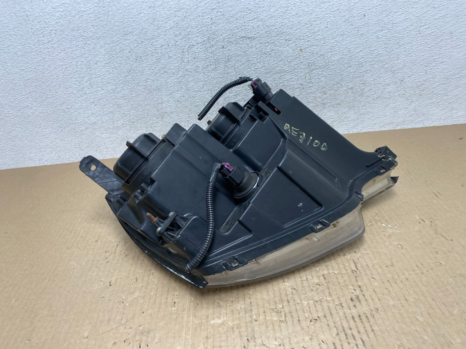 2008 2009 2010 Saturn Vue Headlight Left Driver LH Halogen AE7100 DW11