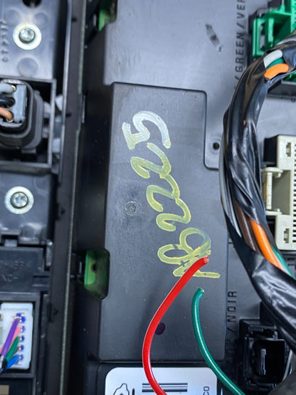 2007 to 2010 Saturn Outlook A/C HVAC Climate Control Radio Bezel Trim AB2225 DG8