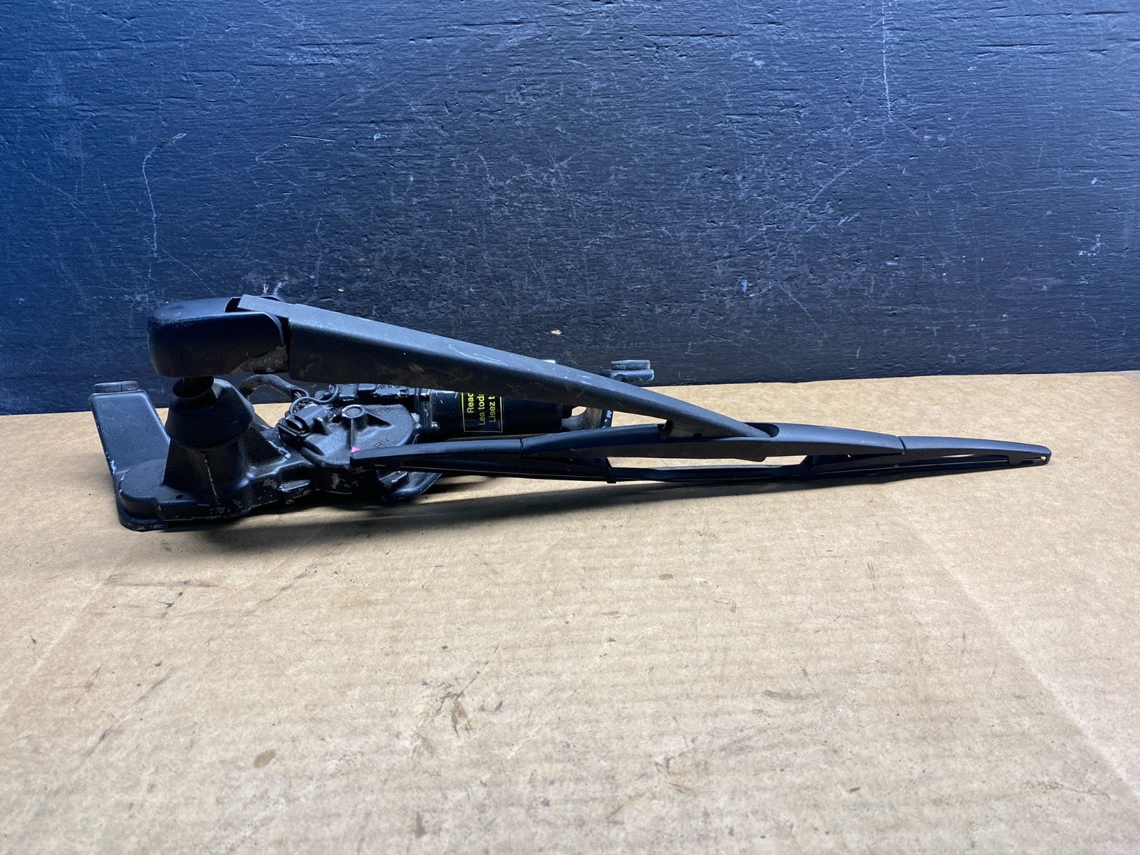 2005 to 2009 Subaru Legacy Outback Rear Windshield Wiper Motor AD75573