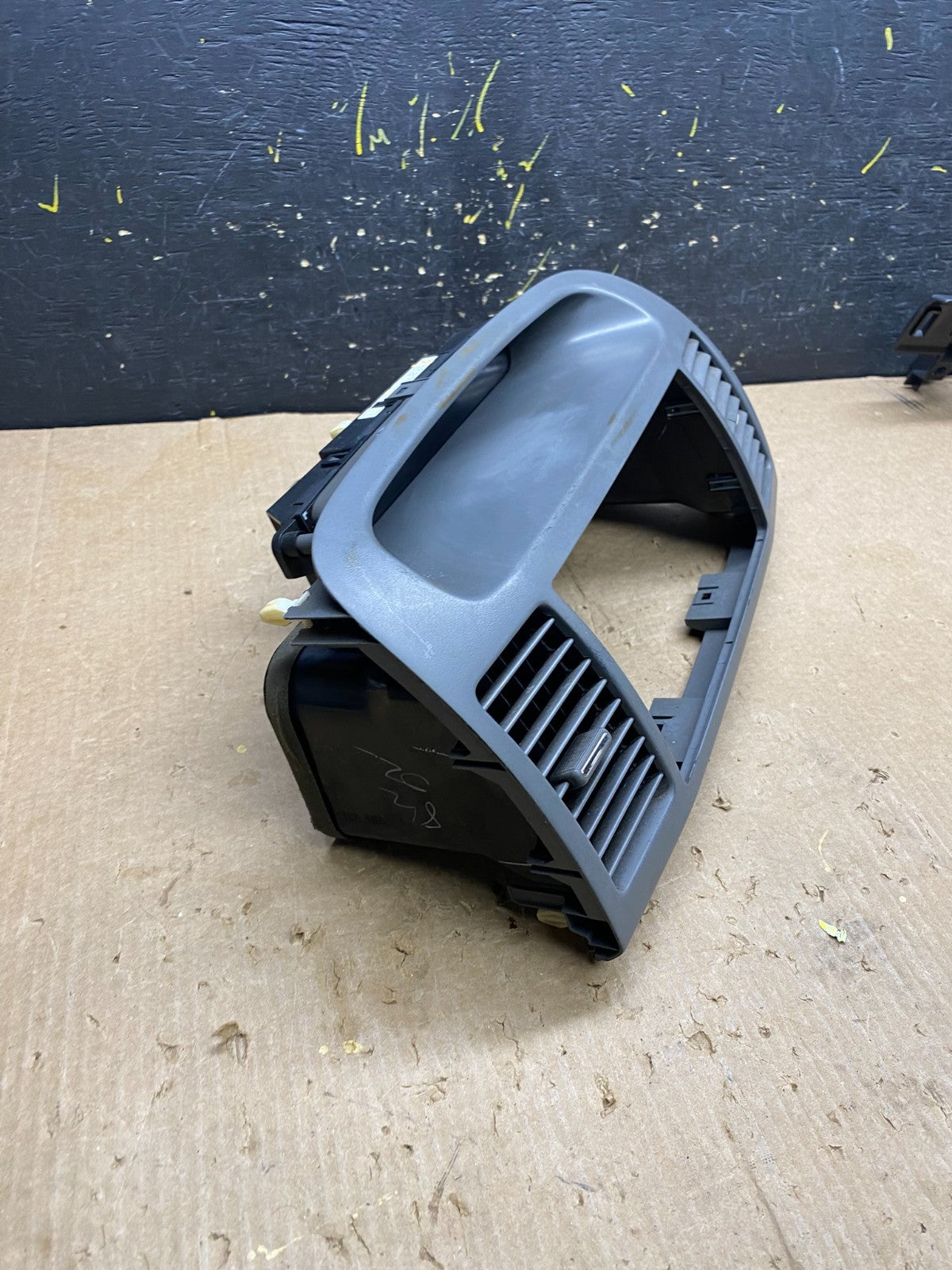 2002 2005 Toyota Camry Radio Center Console  Air Vent Bezel Trim OEM z4316 DG1