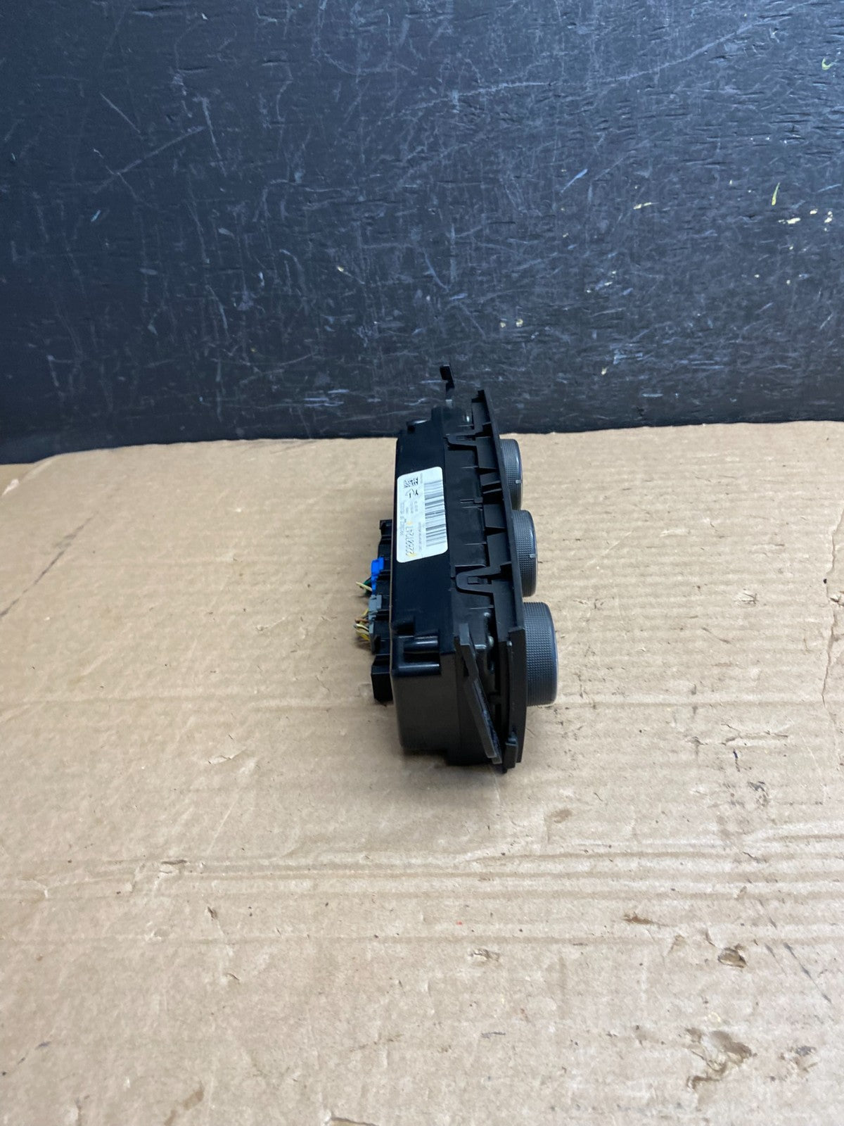 2010-2011 GMC Sierra Chevy Silverado AC Climate Control A/C AF2063 DW1
