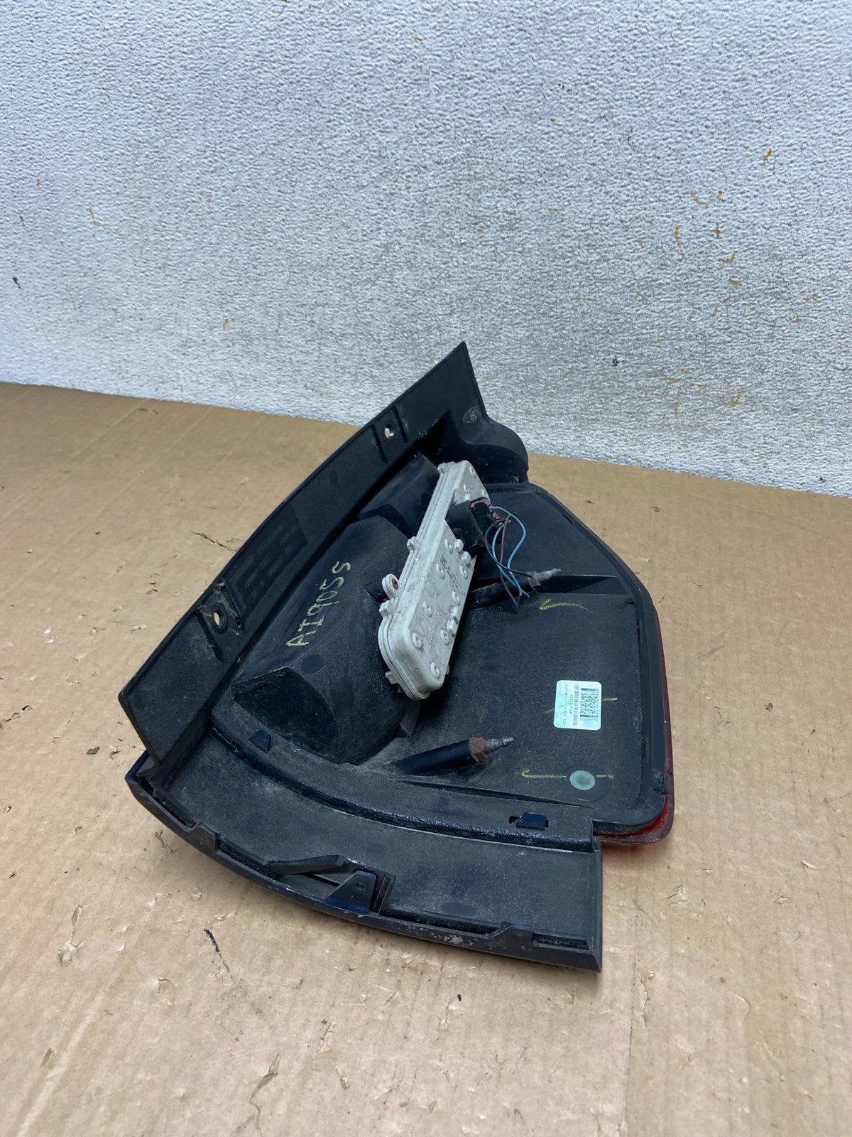 2002 to 2009 Gmc Envoy Left Driver Lh Side Tail Light AI9055 LK5
