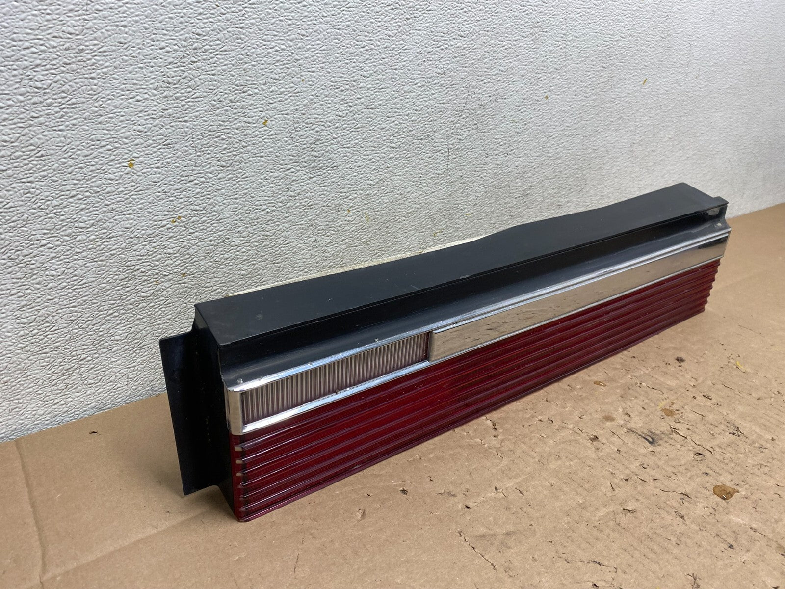 1982 to 1983 Chrysler LeBaron Right Passenger RH Tail Light i4508 DG1 Oem2