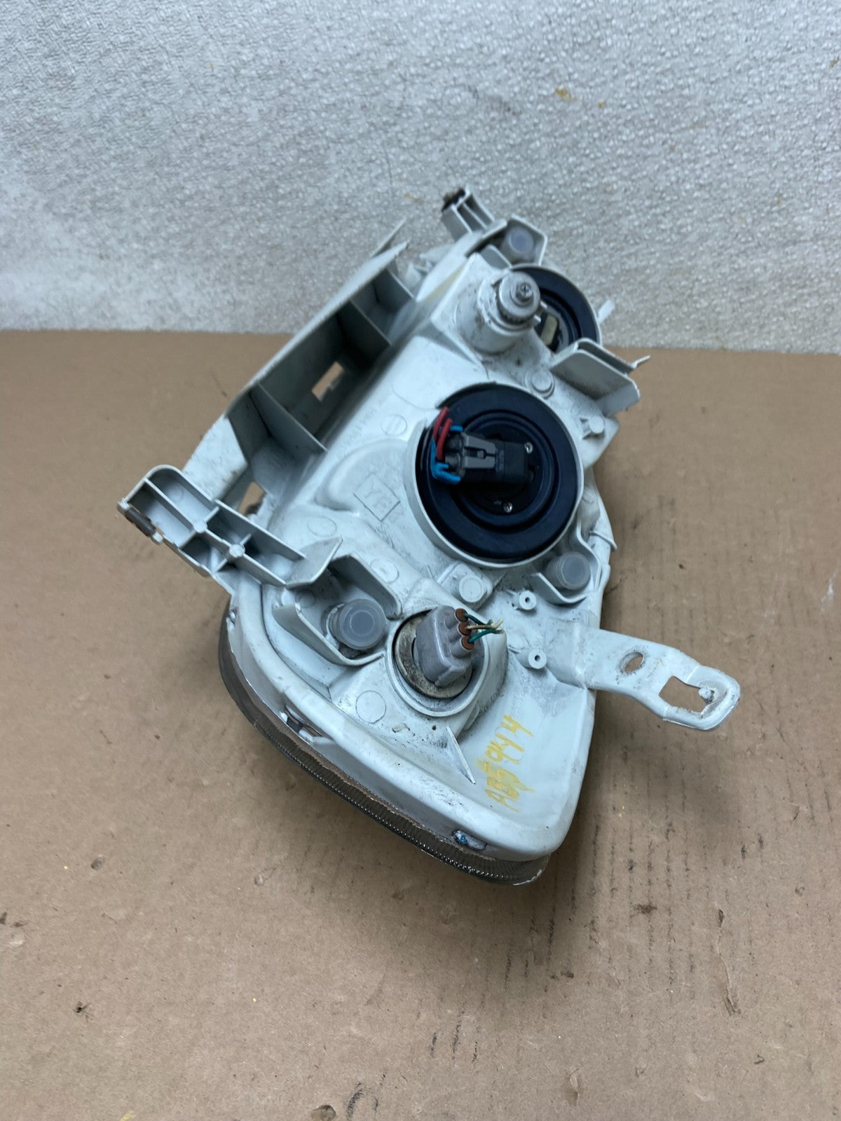 2005 to 2008 Toyota Corolla Right Passenger RH side Headlight AB5944 DW6