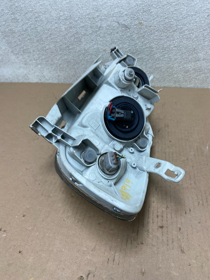 2005 to 2008 Toyota Corolla Right Passenger RH side Headlight AB5944 DW6