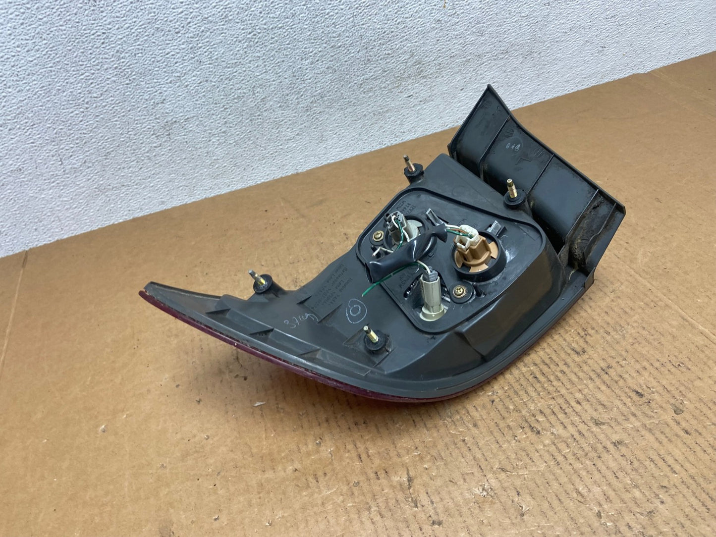 2000 2001 Lexus ES300 Outer Left Driver Lh Side Tail Light AE0346 LK5