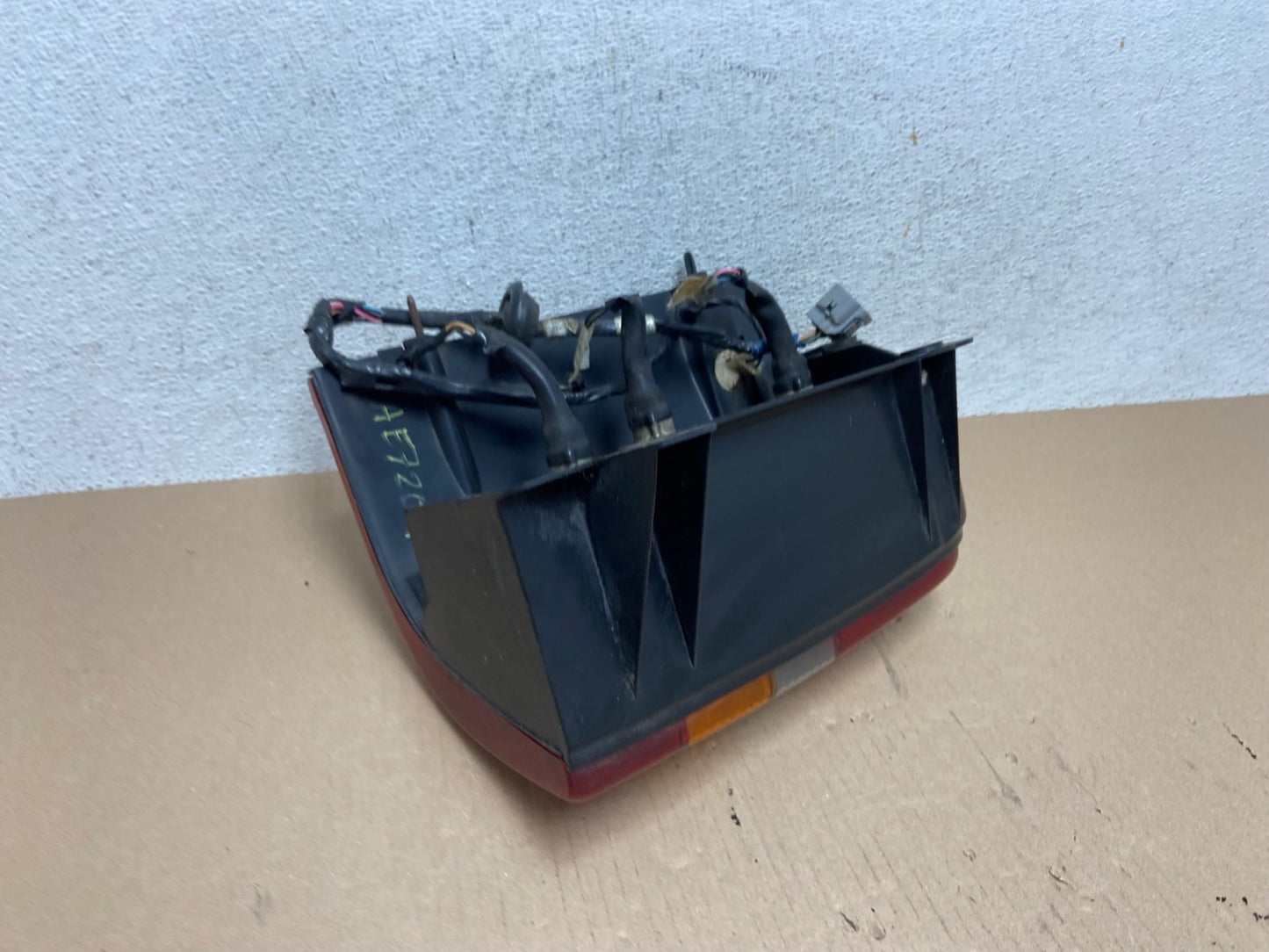 1993-1998 Jeep Grand Cherokee ZJ Right Passenger Side Rh Tail Light AE7204 LK4