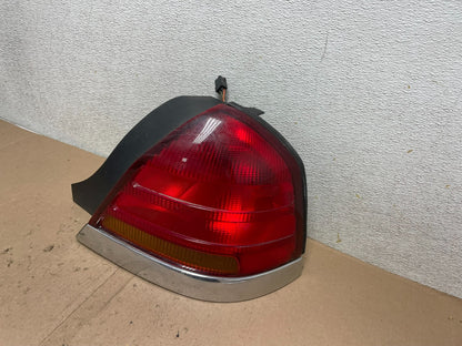 1998-2003 Ford Crown Victoria Right Passenger Rh Side Tail Light Oem Q46731