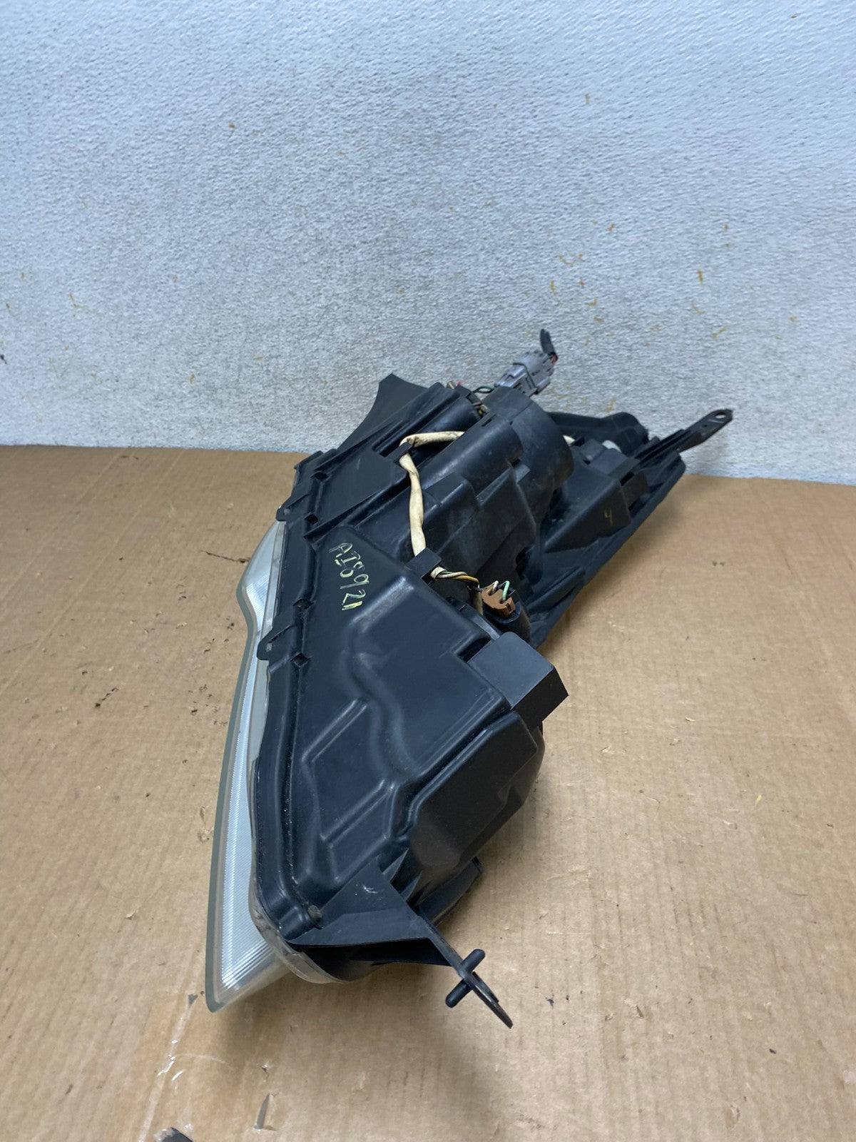 2010 2011 2012 Subaru Legacy Outback Left Driver Halogen Headlight AI8921 DW6