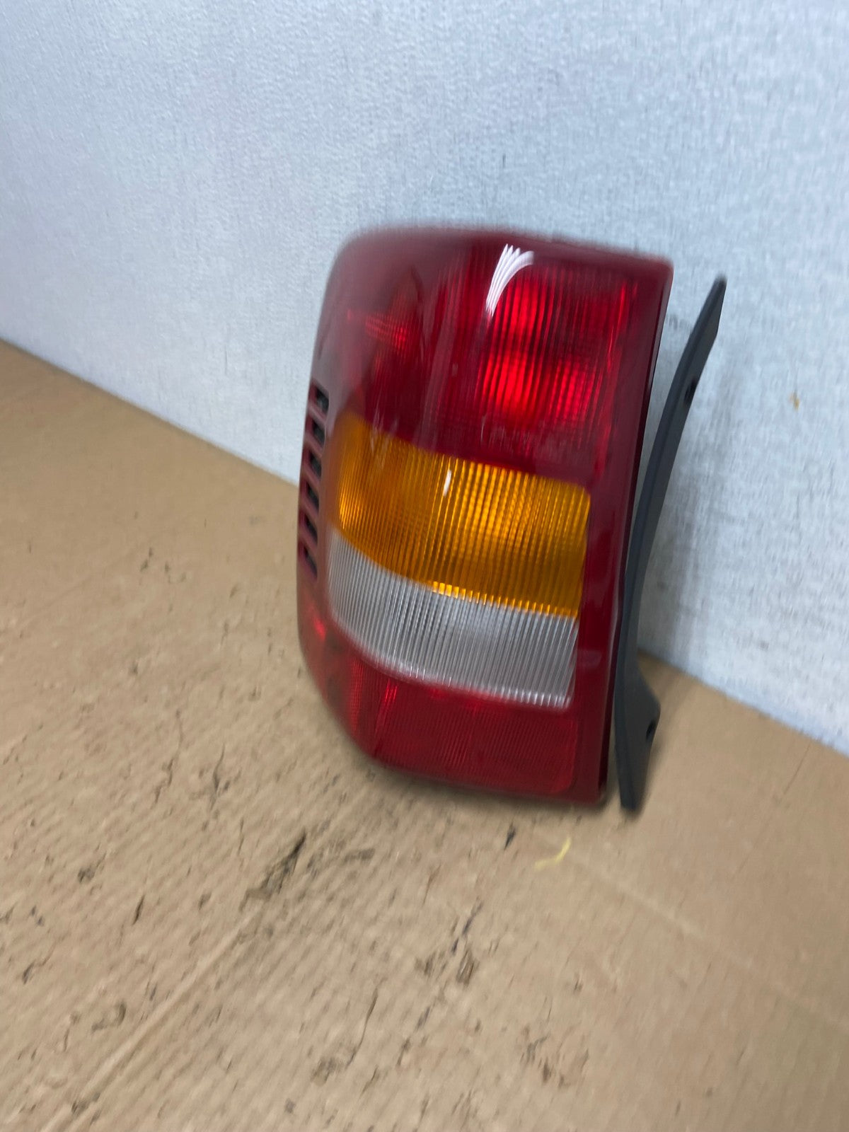 1999 - 2004 Jeep Grand Cherokee WJ Left Driver Lh Tail Light DEPO AD2385 LK1