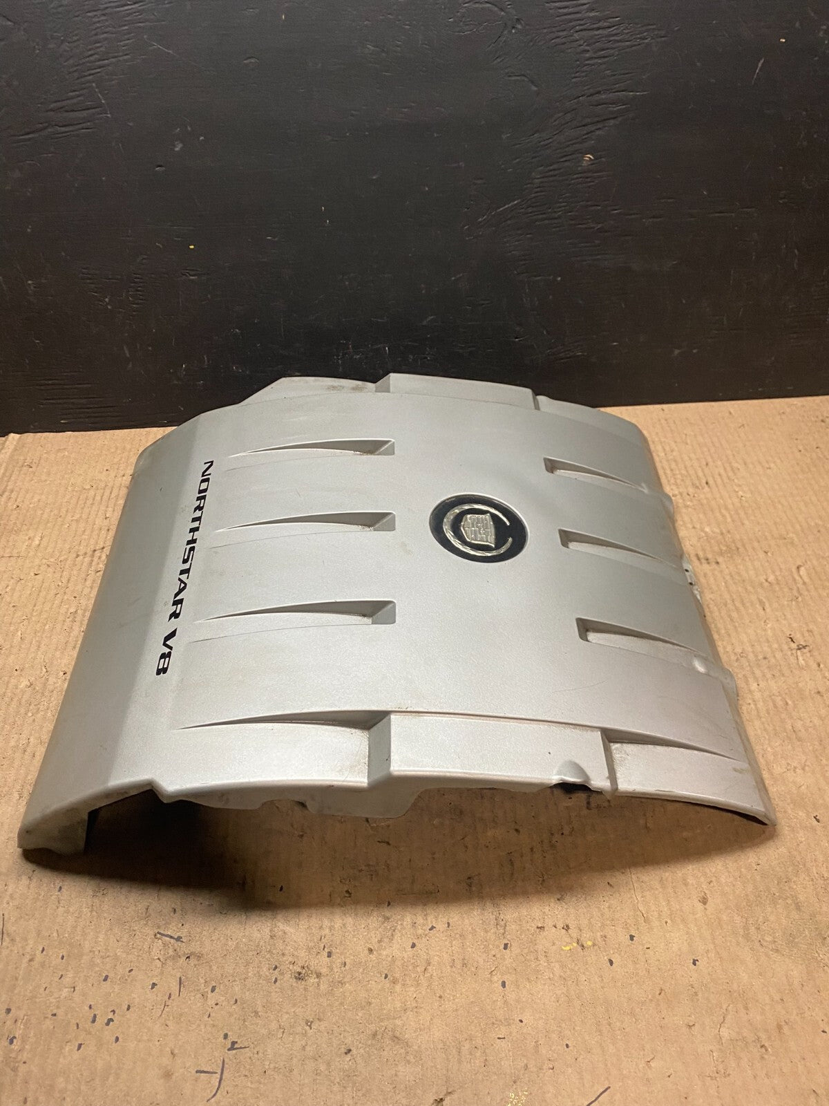 1997 to 2004 Cadillac Deville Seville Northstar Engine Motor Cover E4820 DG12
