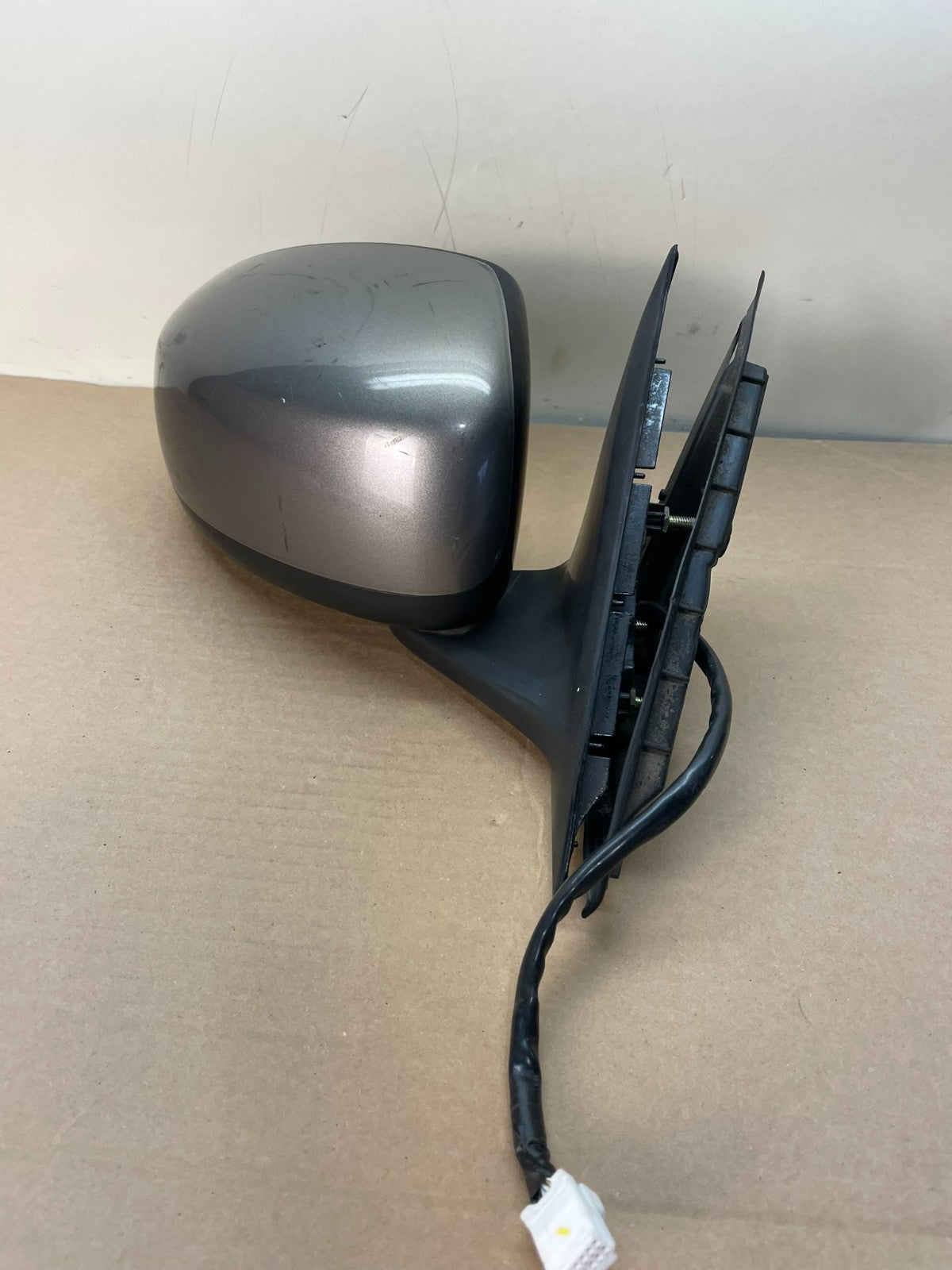 2006 to 2008 Infiniti M35 M45 Right Passenger Side View Mirror AH8758 DW1